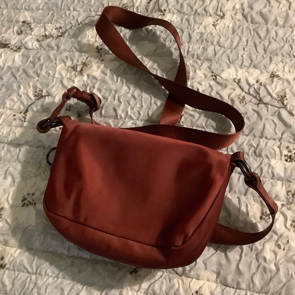 Burgandy Lululemon Festival Bag Micro 2L - Picture 3 of 3